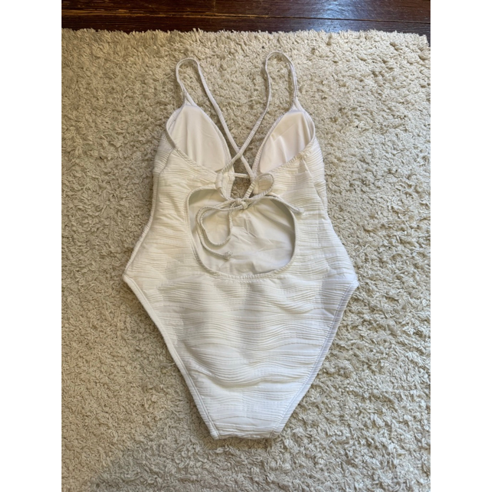NWT Women's Lucky Brand White Textured One Piece Swimsuit Medium - Picture 2 of 5